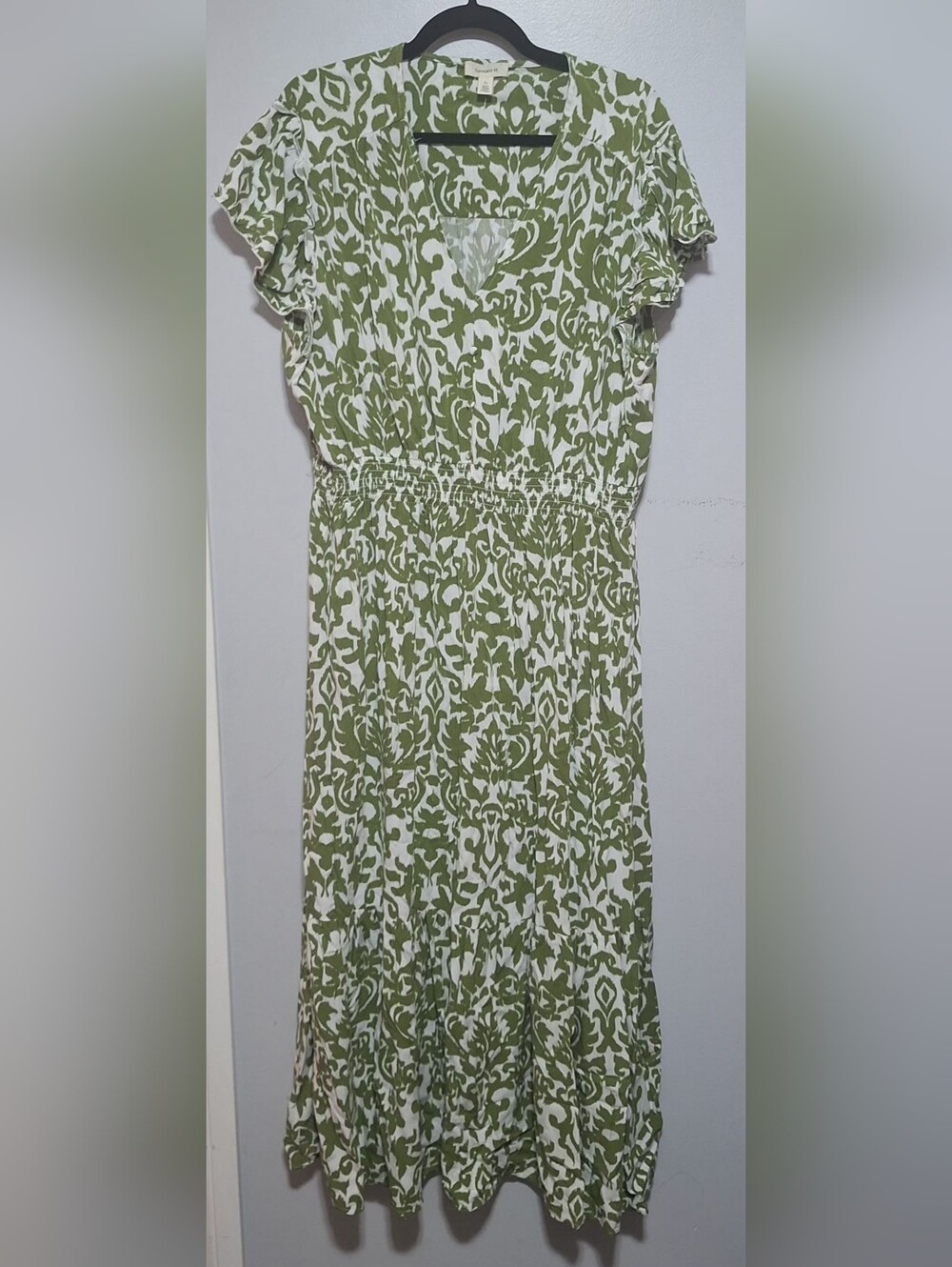 2x Tamara H. Green and White Printed V-Neck Midi Dress